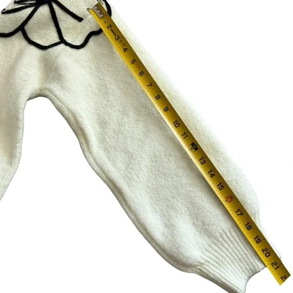 Gilli Women Cream Mock Neck Sweater Black 3D Floral Embroidery Size Large - Picture 10 of 11